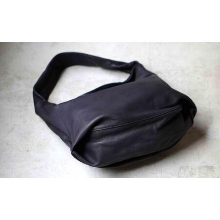 ふるさと納税 シルキータッチしっとりレザー 軽く柔らかい袋タイプ・ＬＵＡ(ＬＡ００１)＃墨黒 A4対応 バッグ 牛革 レザー 革製品 天然素材 軽量.. 東京都墨田区の画像