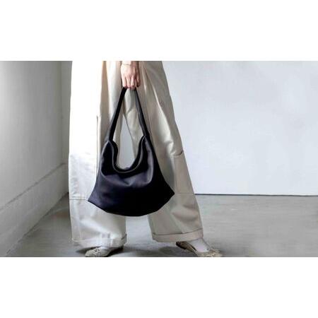 ふるさと納税 シルキータッチしっとりレザー 軽く柔らかい袋タイプ・ＬＵＡ(ＬＡ００１)＃墨黒 A4対応 バッグ 牛革 レザー 革製品 天然素材 軽量.. 東京都墨田区の画像
