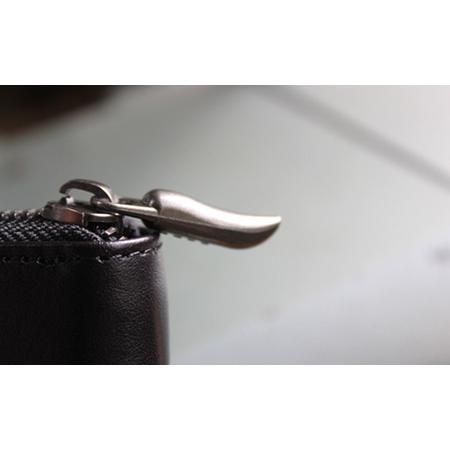 ふるさと納税 Tajima Cowhide 薄型ポーチ / ポーチ 薄型 仕切り収納 ブラック 牛革 軽量 経年変化 カード 通帳 保険証 文房具 スマホ イヤホン .. 兵庫県豊岡市の画像