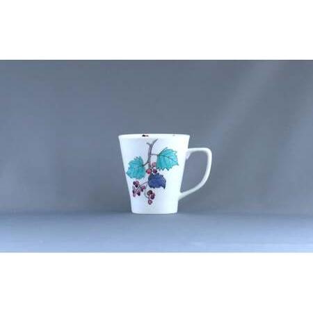 ふるさと納税 有田焼 マグカップ〈山ぶどう文〉【赤絵白磁硯処 雪月花】食器 器 うつわ 手描き 伝統工芸 ギフト 贈り物 45000円 A45-327 佐賀県有田町の画像