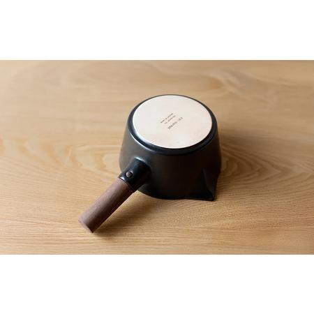 ふるさと納税 【萬古焼（ばんこやき）】コロンとかわいいフォルムで使い勝手の良いミルクパン 4th-market リコッタ ミルクパン 蓋つき 黒 1.. 三重県四日市市の画像