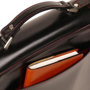ふるさと納税 本革仕様のＢ５縦型収納ショルダーバッグ【ビートルショルダー（黒革・赤ステッチ）】 兵庫県淡路市の画像