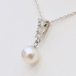 ふるさと納税 S085-402_あこや真珠 ナチュラルカラー 8mm - 8.5mm 1粒 ペンダントトップ SV925 シルバー925 あずきチェーン 真珠 ジルコニア 熊本県天草市_1