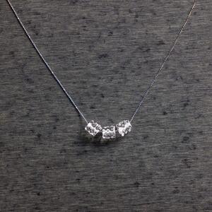 ふるさと納税 [木曽発]アップサイクルガラス アクセサリー cube-matsunomi ネックレス[1724993] 長野県木曽町