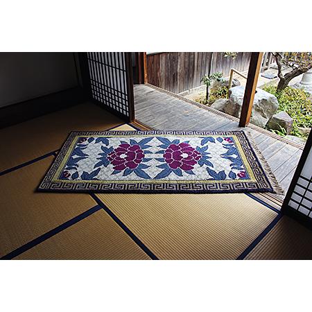 ふるさと納税 鍋島緞通【手織り】95×191cm 華牡丹に松皮文様縁二重雷文：D253-013 佐賀県佐賀市の画像