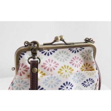 ふるさと納税 【高島屋選定品】〈AYANOKOJI〉がま口お散歩ポシェット(京都菊菱 白)| がま口専門店 雑貨 人気ブランド 京都府京都市_3