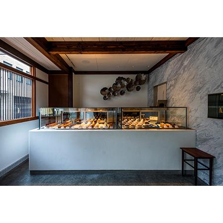 【新品 送料込み】 ふるさと納税 【神宮丸太町】アッサンブラージュ カキモト おまかせコース 2名様（1年間有効） お店でふるなび美食体験 FN-Gourmet376001 京都府京都市 【CE1999367252】(70400円)