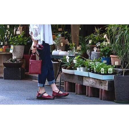 ふるさと納税 【グッドデザイン賞受賞】手を使わずに脱ぎ履きできる！ 職人手作り ストラップシューズ KAYAK カヤック 靴 レディース【マスター.. 兵庫県神戸市 : ふるなび(ふるさと納税) - 通販 - Yahoo!ショッピング