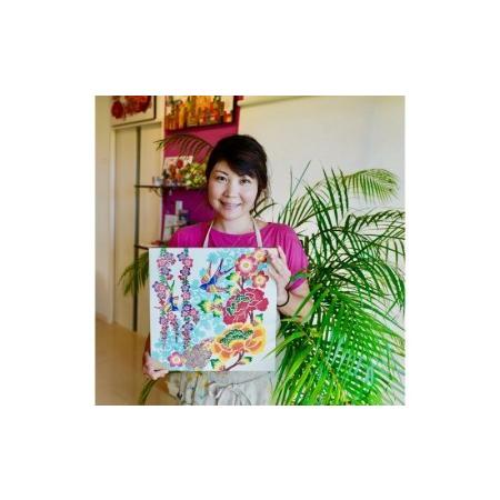 海外品 ふるさと納税 「花と蝶」手染め紅型パネル　新垣優香（紅型作家） 沖縄県読谷村 【SKC1437013796】(50600円)