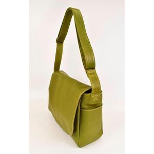 ふるさと納税 【minca】栃木レザーのショルダーバッグ01M 斜め掛け A4サイズ ソフトな手触り/Shoulder bag 01/M/オリーブ　538【かばん ファッシ.. 栃木県栃木市の画像