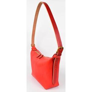 ふるさと納税 【minca】】栃木レザーのショルダーバッグ02M 斜めがけ コンパクトサイズ/Shoulder bag 02M/レッド　533【かばん ファッション 人.. 栃木県栃木市の画像