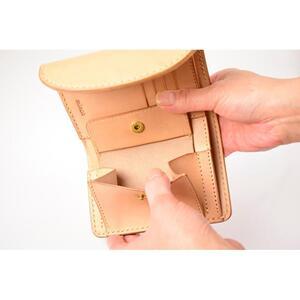 ふるさと納税 【minca】栃木レザーの三つ折り財布 ミドルサイズ ハンドステッチ滑らかな手触り/Middle wallet 01/キャメル　518【雑貨 ファッシ.. 栃木県栃木市の画像