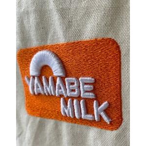 ふるさと納税 ヤマガタニューレトロ「YAMABE MILK」3D刺繍ロゴトートバッグ F21A-109 山形県山辺町の画像