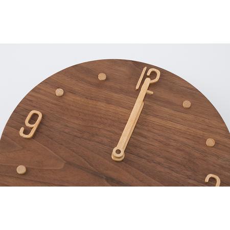 ふるさと納税 AH12 無垢材の木の掛け時計（ウォールナット） ラウンド