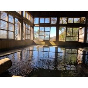 ふるさと納税 一泊二日　プライベートガイドと登る那須岳トレッキングツアー(秘境三斗小屋温泉大黒屋に泊まろう)3名様【1382707】 栃木県那須塩原市 ふるさと納税 栃木県那須塩原市