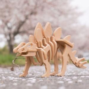ふるさと納税 手作り恐竜 ステゴサウルス タイプ Lサイズ[ 恐竜 パズル 知育 キッズ 子供 おもちゃ 玩具 ] 立体パズル 組み立て 恐竜のほねほね.. 兵庫県小野市の画像
