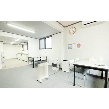 ふるさと納税 ゲストハウス松そのとおり ご一時滞在券 トリプルお部屋 1泊1お部屋3名様まで 一時滞在寝台券 旅する 身寄り 引く手 子連れ 和 今めかしい がら明きゲストハウ.. 北海道洞爺湖町