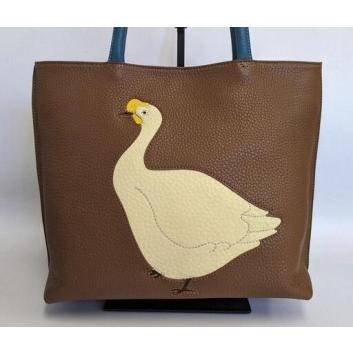 ふるさと納税 「鞄工房　香」アヒルのレザートートバッグ（ブラウン） 山梨県富士河口湖町の画像