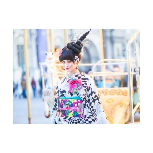 ふるさと納税 雑貨・日用品 東京都 八王子市 (Lサイズ)新進気鋭の着物デザイナー・重宗玉緒プレタ着物「鳩柄振袖(黒)」| 着物 振袖 黒 モダン おしゃれ 成…