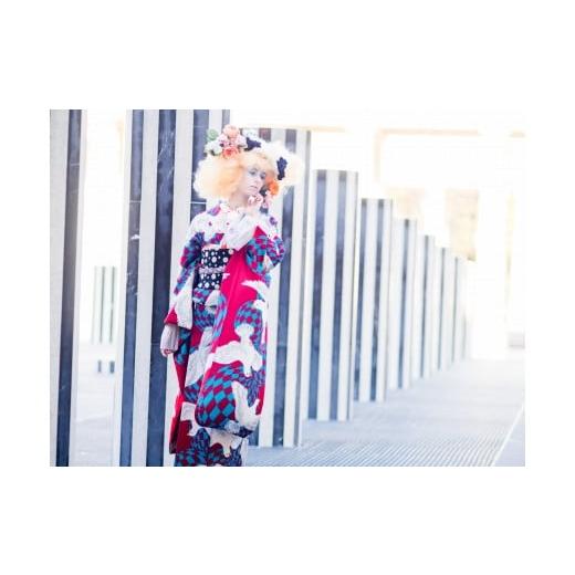 ふるさと納税 雑貨・日用品 東京都 八王子市 (Sサイズ)新進気鋭の着物デザイナー・重宗玉緒プレタ着物「鳩柄振袖(赤×青緑)」| 着物 振袖 赤 青緑 和装 モ…