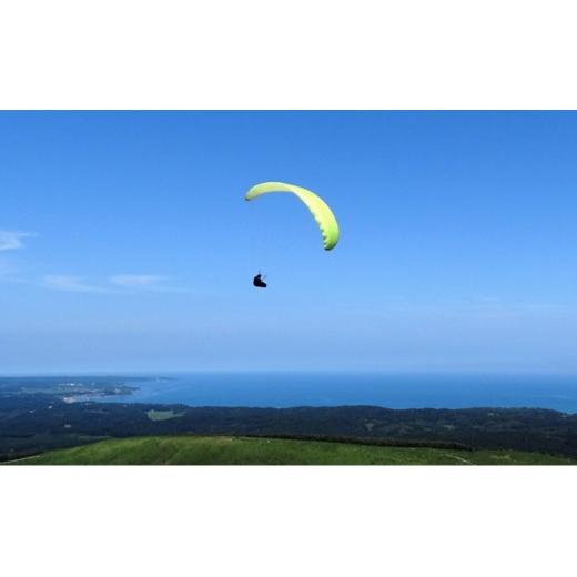 期間セール ！ ふるさと納税 秋田県 男鹿市 【男鹿寒風山でパラグライダー！！】パラグライダー遊覧飛行体験コース 5名様 【DGJ2128668941】(74970円)