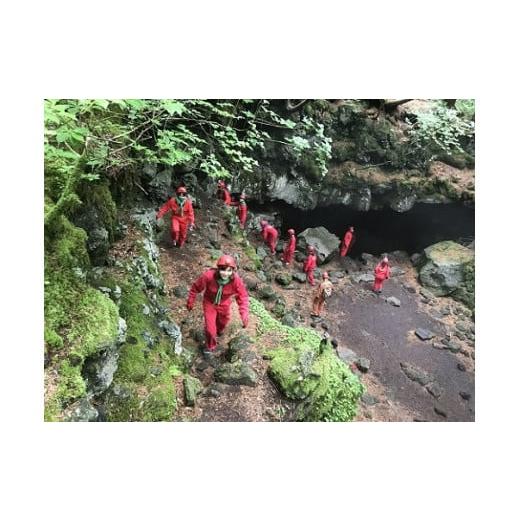 ふるさと納税 山梨県 富士河口湖町 富士山の噴火でできた「青木ヶ原樹海」の溶岩洞窟を探検!