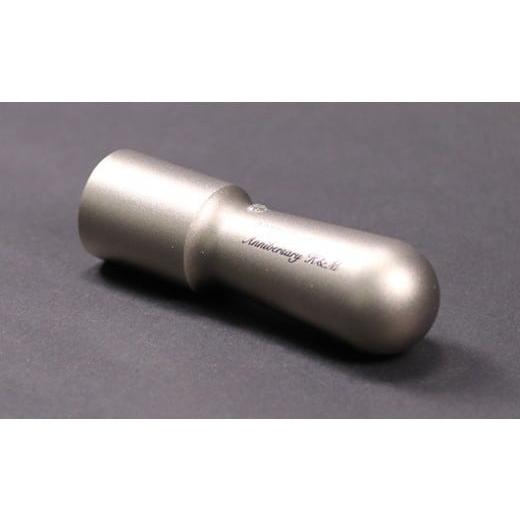 ふるさと納税 民芸品・工芸品 山梨県 市川三郷町 老舗ハンコメーカープロデュース。アニバーサリーチタンHANKO。(天丸型18×60mm)記念日&イニシャル(ロー…