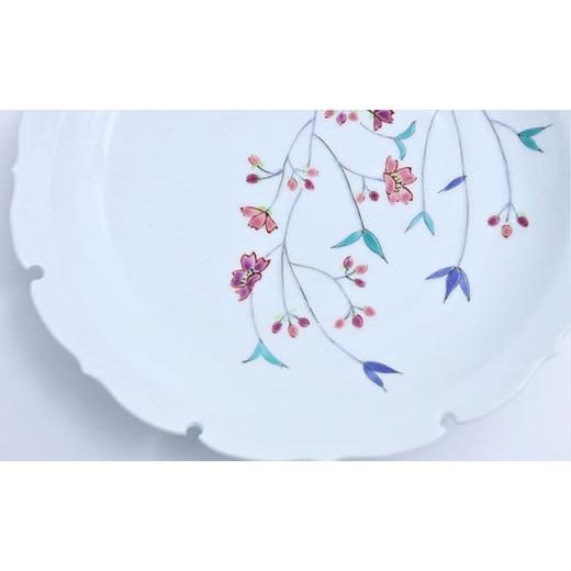 ふるさと納税 食器・グラス 皿 佐賀県 有田町 有田焼 雪輪皿22cm しだれ桜文 赤絵白磁硯処 雪月花 食器 うつわ 器 磁器 陶磁器 皿 飾り皿 プレート メインプレ…の画像