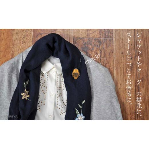 ふるさと納税 アクセサリー ブローチ 石川県 加賀市 ふくろう蒔絵 黒蝶貝ブローチ 型取 蒔絵 漆 黒蝶貝 ふくろう うるしアート ハンドメイド ブローチ アクセ…の画像