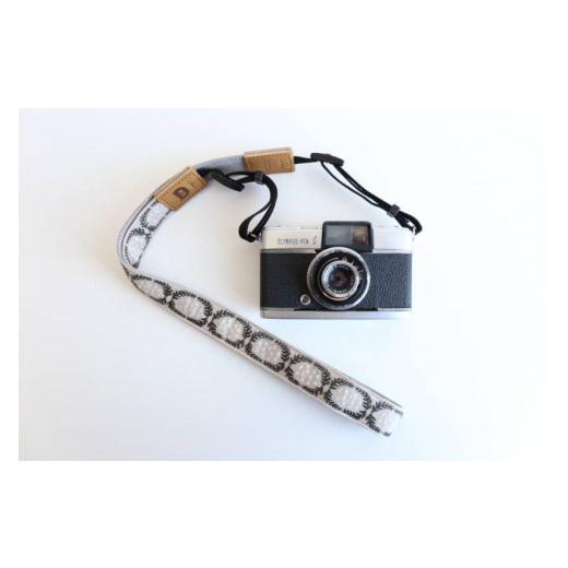 ふるさと納税 雑貨・日用品 福井県 坂井市 「オリボンカメラストラップ」 リースリボン(グレージュ) A-3305_04 グレージュ