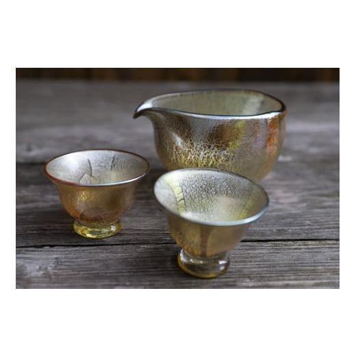 陶磁器・漆器・ガラス 鹿児島県 指宿市  ガラス工芸品 銀彩 飴釉酒器(片口・盃2個)(宮澤ガラス／077-1040) 【ほう】