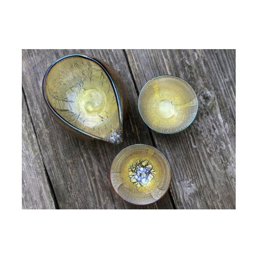 陶磁器・漆器・ガラス 鹿児島県 指宿市  ガラス工芸品 銀彩 飴釉酒器(片口・盃2個)(宮澤ガラス／077-1040) 【ほう】