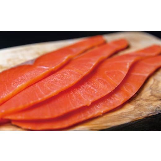 ふるさと納税 北海道 紋別市 27-25 無添加天然紅鮭・スモークサーモン食べ切りサイズ(2セット)【ひとり晩酌・家飲みにピッタリ】 