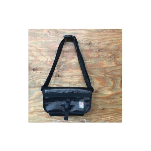 ふるさと納税 カバン ボディバッグ・ワンショルダー 長野県 諏訪市  SUWAプレミアム FIRE HOSE PRODUCTS　ボディバッグ　ブラック（M）（パイピングカラー：こ…の画像