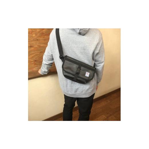 ふるさと納税 カバン ボディバッグ・ワンショルダー 長野県 諏訪市  SUWAプレミアム FIRE HOSE PRODUCTS　ボディバッグ　ブラック（M）（パイピングカラー：こ…の画像