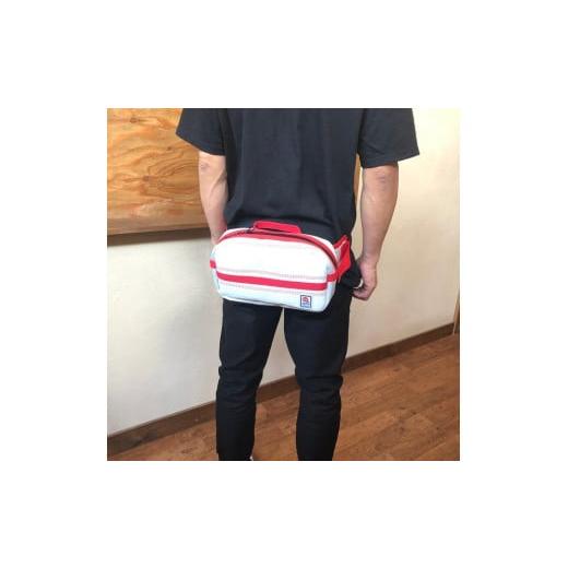 ふるさと納税 カバン 長野県 諏訪市 11-63N　 SUWAプレミアム FIRE HOSE PRODUCTS　ウエストバック　ホワイト（パイピングカラー：紺）／信州諏訪ガラスの里 …の画像