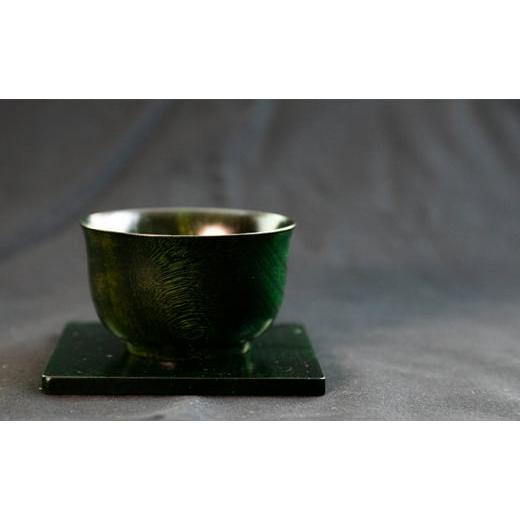ふるさと納税 陶磁器・漆器・ガラス 滋賀県 米原市 usiru(ウシル) 漆のコースター+ぐい飲みセット 緑   0550 緑