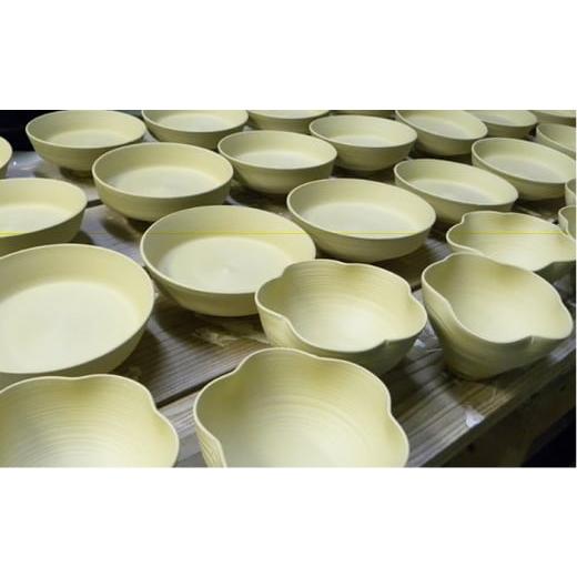 ふるさと納税 陶磁器・漆器・ガラス 福岡県 糸島市 有田焼 和紙染め 四方 花紋 皿 《糸島》 伊都桃山窯 AKB012の画像