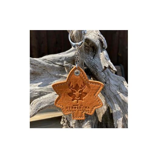 ふるさと納税 小物 広島県 東広島市 広島ジビエレザー 東広島産天然鹿革 もみじの葉 本革キーホルダー・キーリング 02キャメル キャメル