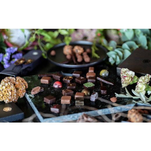 【〜6/6まで出品】 ふるさと納税 福岡県 小郡市 【定期便】チョコレート専門店のオリジナルボンボンショコラセット(36個入×6回配送) 【2533596060】(89240円)