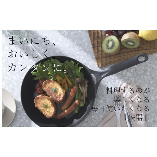 ふるさと納税 雑貨・日用品 岩手県 北上市 岩鉄鉄器 ダクタイルパン26 ＆ ダクタイルパン22 ＆ 鉄たまご(鉄福ロウ×鉄ダルマ) セット IH対応 岩手県 北上市（ …_6