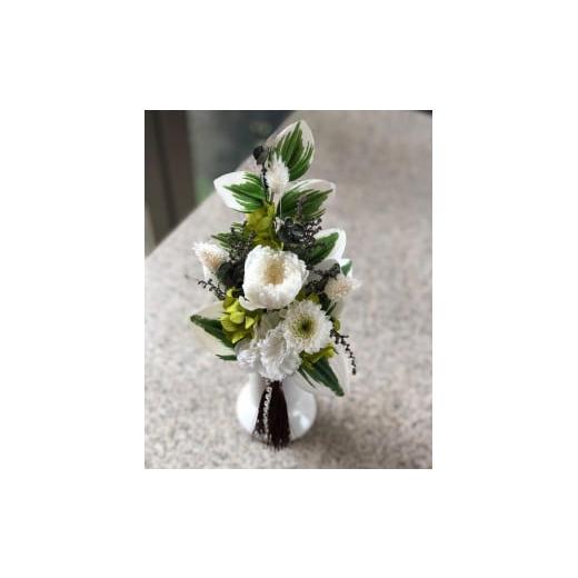 ふるさと納税 花・苗木 愛知県 名古屋市 静謐な心を届けるお供え花 プリザーブドフラワー・静花(クリアケース入り) ホワイト×グリーン (1)ホワイト×グ…