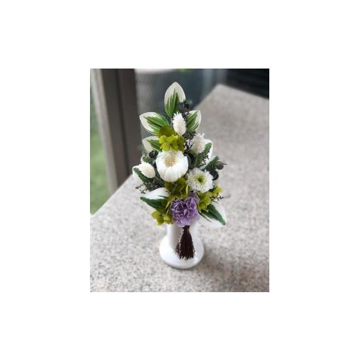 ふるさと納税 花・苗木 愛知県 名古屋市 静謐な心を届けるお供え花 プリザーブドフラワー・静花(クリアケース入り) ホワイト×グリーン×パープル (3)ホ…