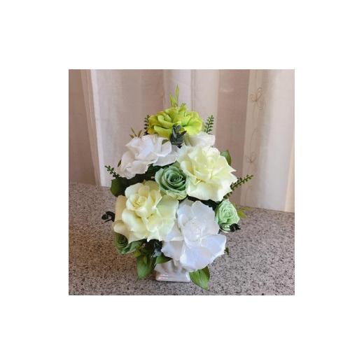 ふるさと納税 花・苗木 愛知県 名古屋市 大輪のバラの花が咲き誇るプリザーブドフラワー・bell薔薇（クリアケース入り）　ホワイト×グリーン系 （1）ホワイト…