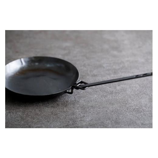 ふるさと納税 アウトドアグッズ 石川県 小松市 TOREPAN 20cm フライパン キャンプ用品 | 石川県 小松市 IRON WORKS KORUの画像