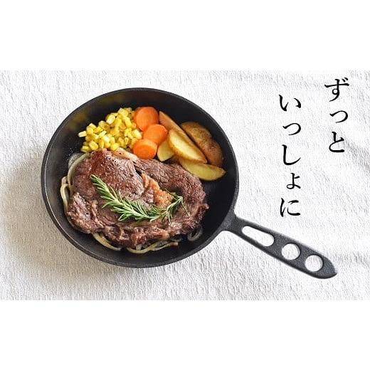 ふるさと納税 アウトドアグッズ 愛知県 碧南市 〈カンブリア宮殿で紹介されました 〉おもいのフライパン２０cm＆最高級の洗える革製品 おもいのフライパンウォ…の画像