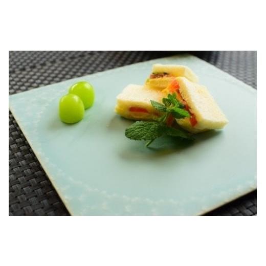 ふるさと納税 食器・グラス 皿 佐賀県 伊万里市  伊万里焼 モイスト 桜彫 スクエアプレート 028-H1186の画像