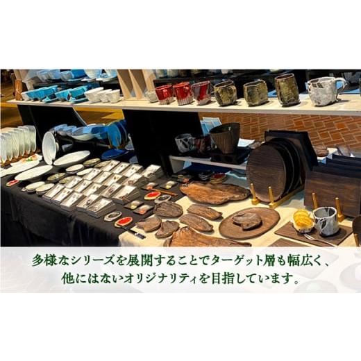 ふるさと納税 陶磁器・漆器・ガラス 佐賀県 武雄市  宝寿窯 黒陶たこ唐草紋三角鉢 UCN003 焼き物 やきもの 器 皿 鉢の画像