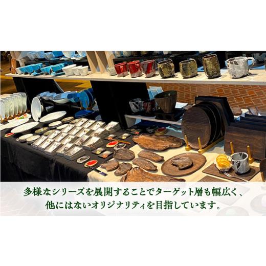 ふるさと納税 陶磁器・漆器・ガラス 佐賀県 武雄市  宝寿窯 木目 8寸角皿 UCN013 焼き物 やきもの 器 皿の画像