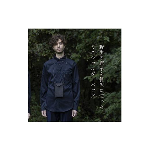 ふるさと納税 カバン ショルダーバッグ 山梨県 北杜市 ENVELOPE（野生鹿革のスマートフォン ミニショルダーバッグ）BK（ブラック) BK（ブラック）の画像